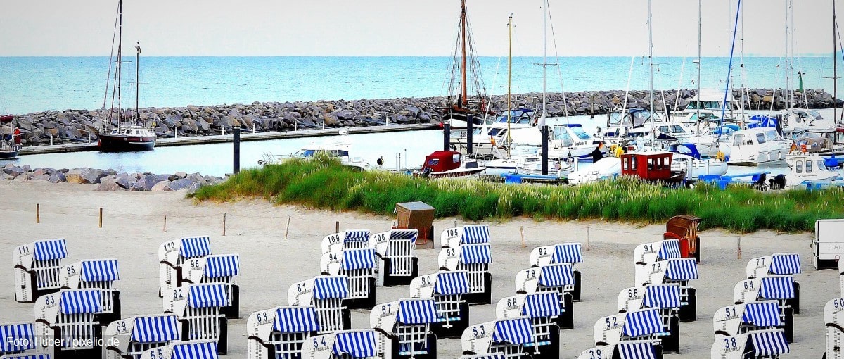 Strandkörbe am Hafen von Kühlungsborn