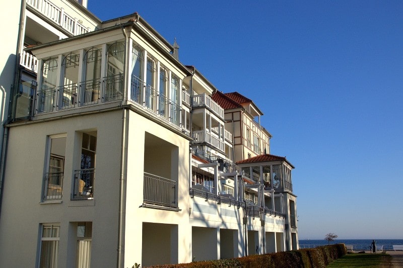 Außenansicht der exklusiven Ferienwohnung 1.07 im Haus Meeresblick in Kühlungsborn in grandioser Lage direkt an der Ostsee: MeeresBlick | Urlaubstraum an der Ostsee