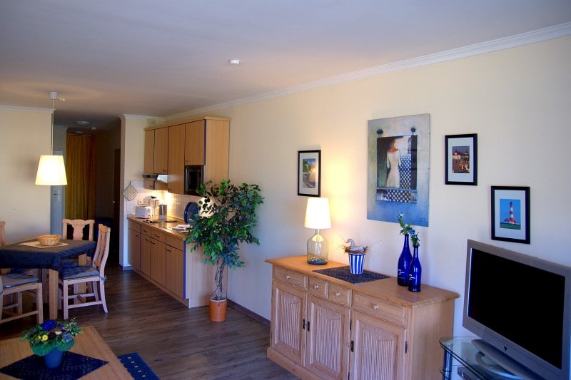 Küche und Essbereich der exklusiven Ferienwohnung 1.07 im Haus Meeresblick in Kühlungsborn in grandioser Lage direkt an der Ostsee: MeeresBlick | Urlaubstraum an der Ostsee