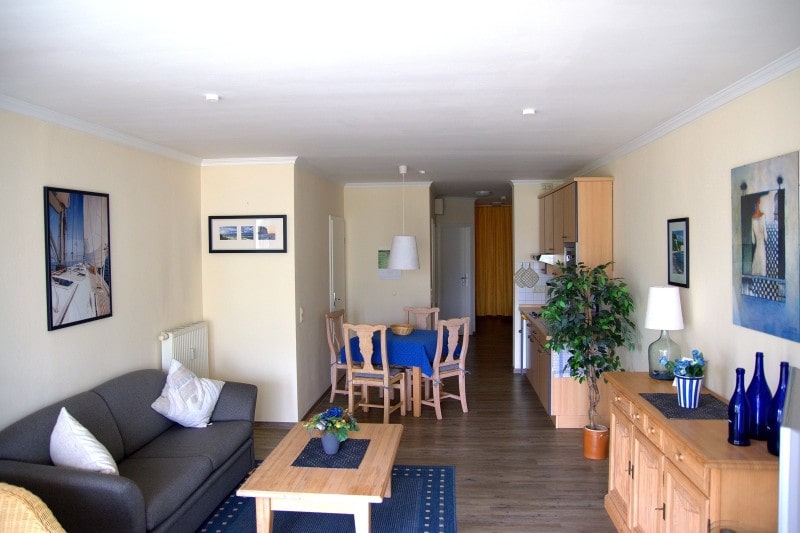 Wohnbereich der exklusiven Ferienwohnung 1.07 im Haus Meeresblick in Kühlungsborn in grandioser Lage direkt an der Ostsee: MeeresBlick | Urlaubstraum an der Ostsee